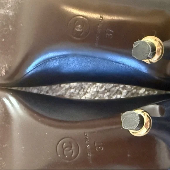 CHANEL Navy Leather Camellia Flower Heels – Gold CC Logo – Made in Italy - Picture 6 of 6